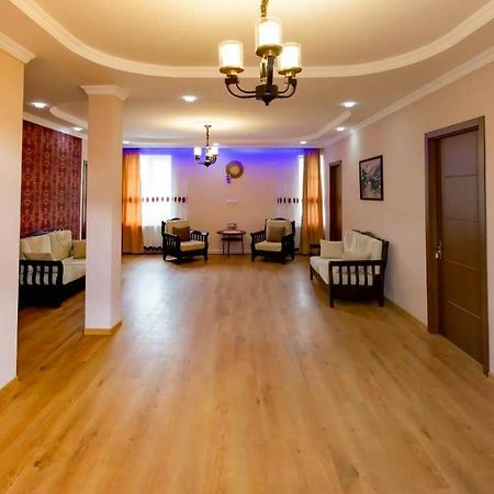 Guest House Sandro Kazbegi Εξωτερικό φωτογραφία