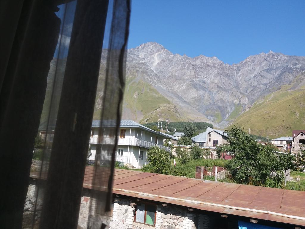 Guest House Sandro Kazbegi Εξωτερικό φωτογραφία