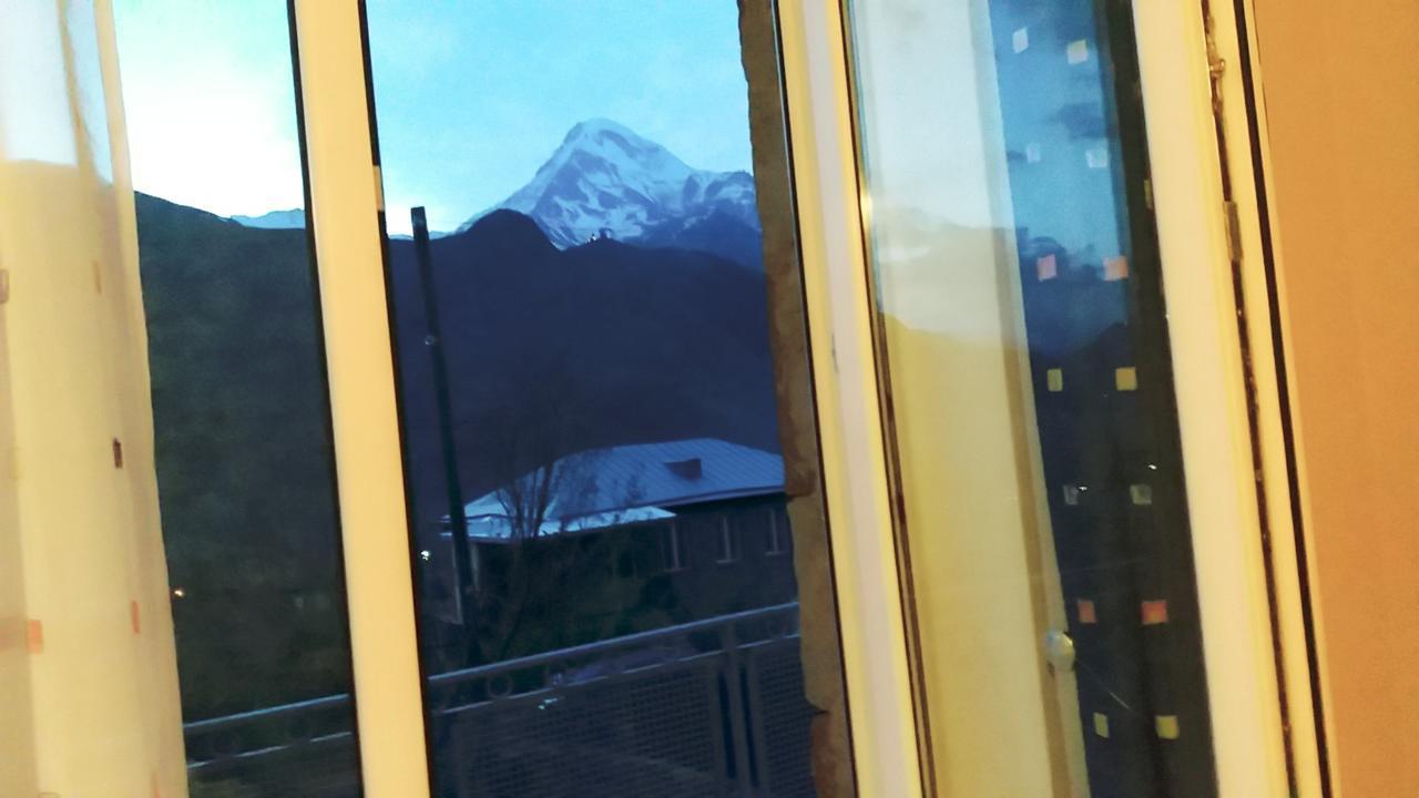 Guest House Sandro Kazbegi Εξωτερικό φωτογραφία