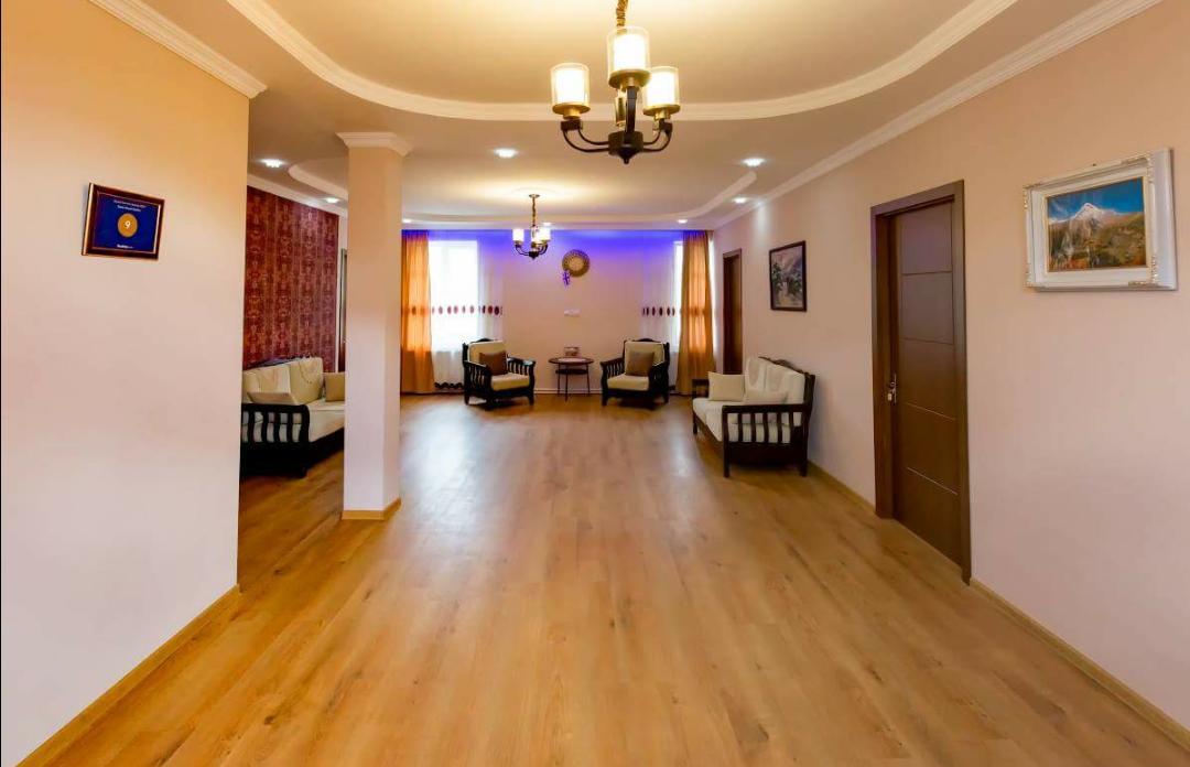Guest House Sandro Kazbegi Εξωτερικό φωτογραφία