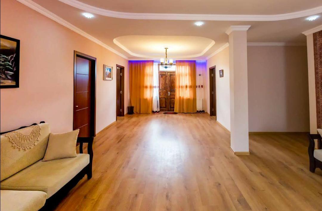 Guest House Sandro Kazbegi Εξωτερικό φωτογραφία
