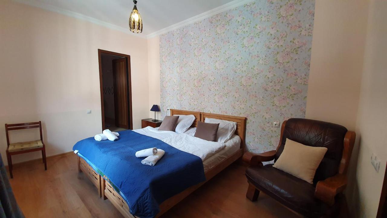 Guest House Sandro Kazbegi Εξωτερικό φωτογραφία