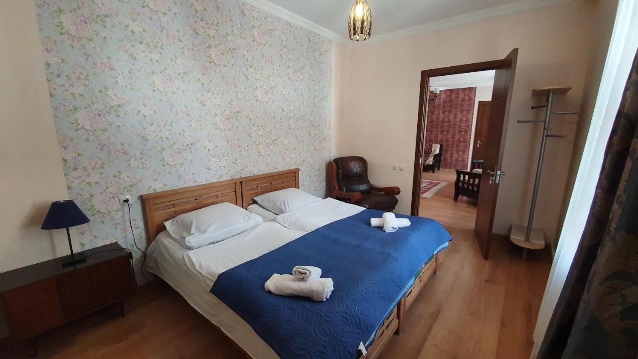 Guest House Sandro Kazbegi Εξωτερικό φωτογραφία