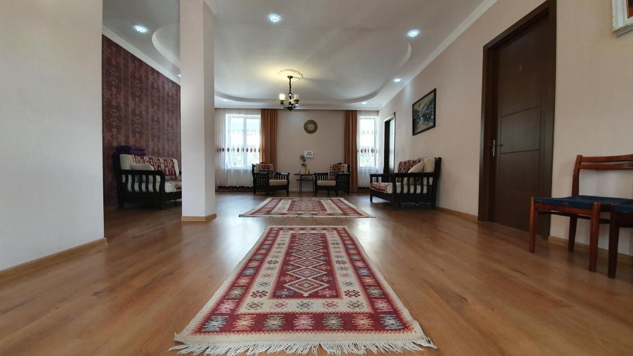 Guest House Sandro Kazbegi Εξωτερικό φωτογραφία