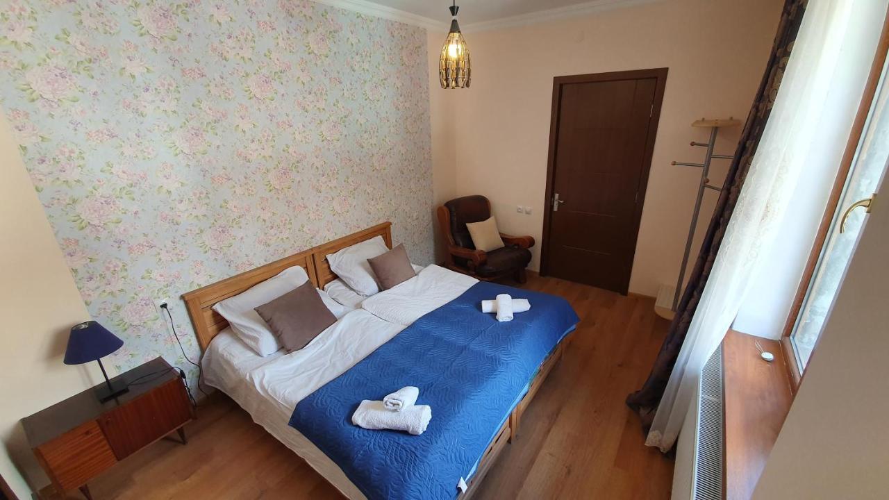 Guest House Sandro Kazbegi Εξωτερικό φωτογραφία