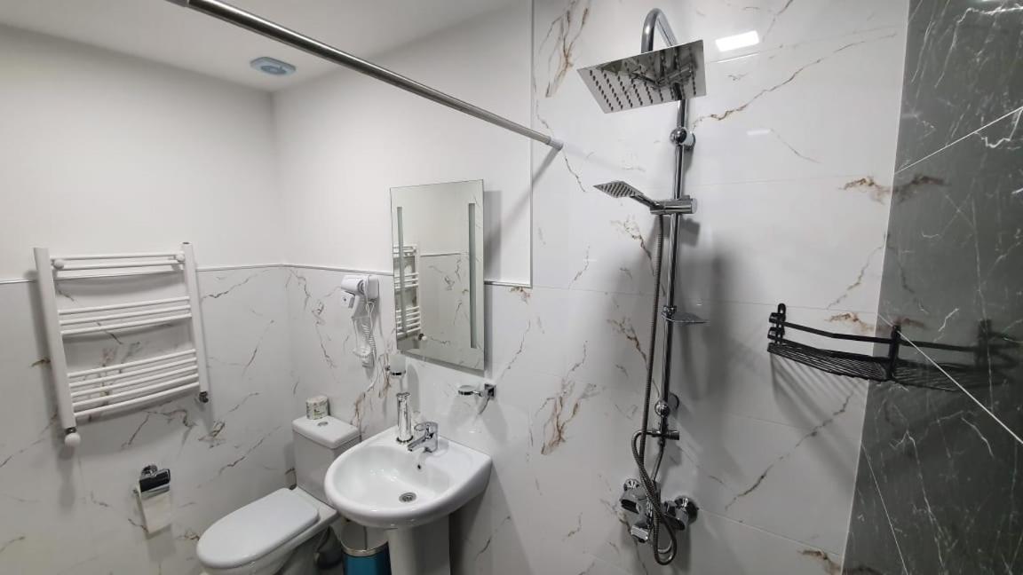 Guest House Sandro Kazbegi Εξωτερικό φωτογραφία