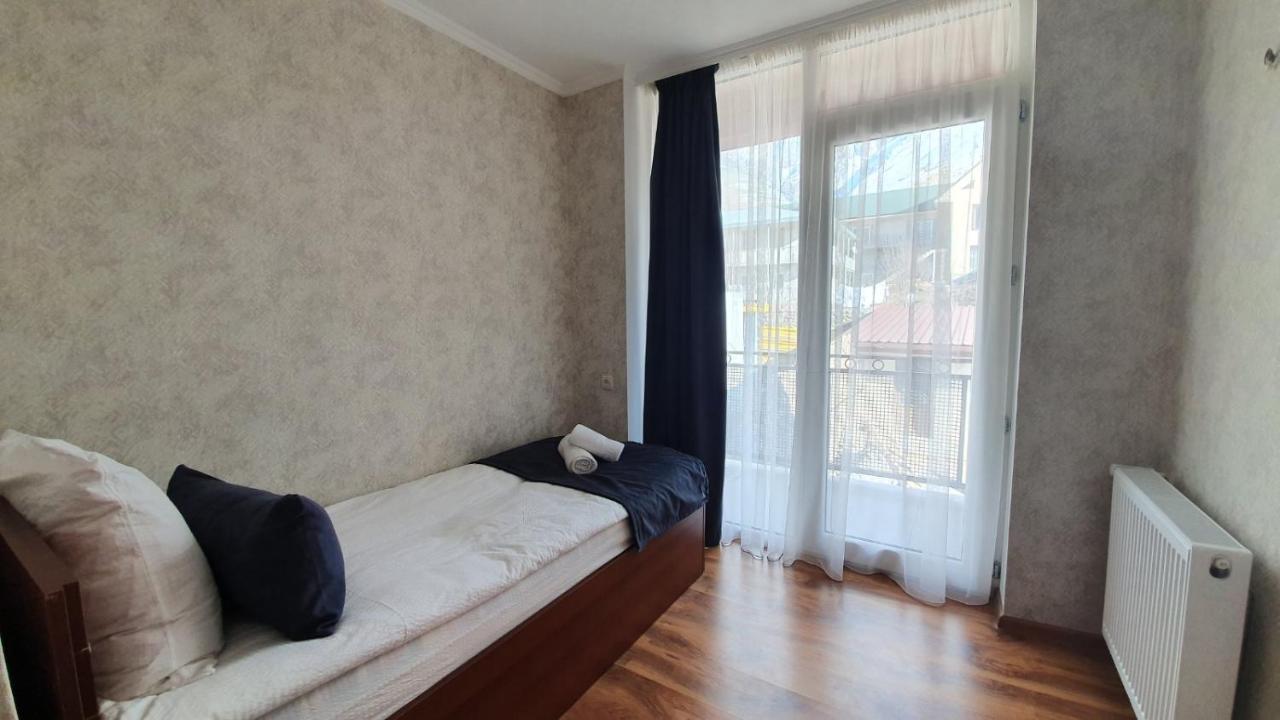 Guest House Sandro Kazbegi Εξωτερικό φωτογραφία