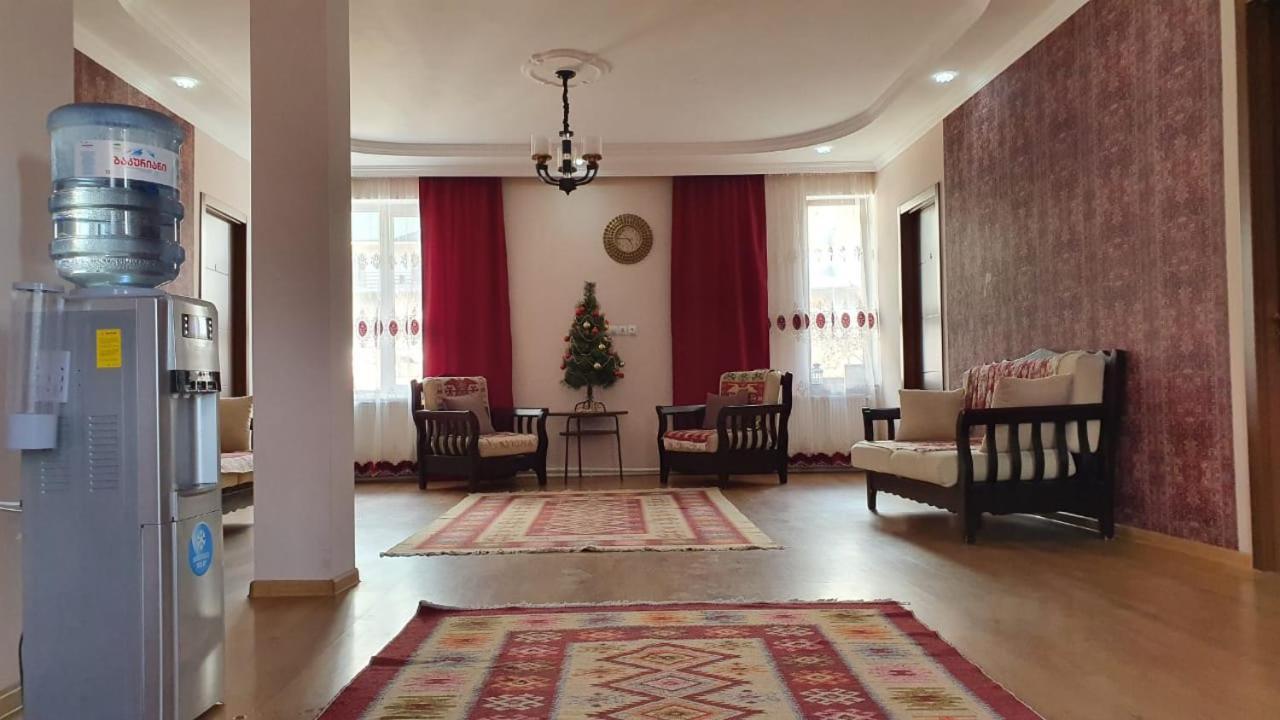 Guest House Sandro Kazbegi Εξωτερικό φωτογραφία
