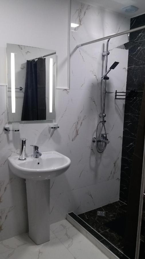Guest House Sandro Kazbegi Εξωτερικό φωτογραφία