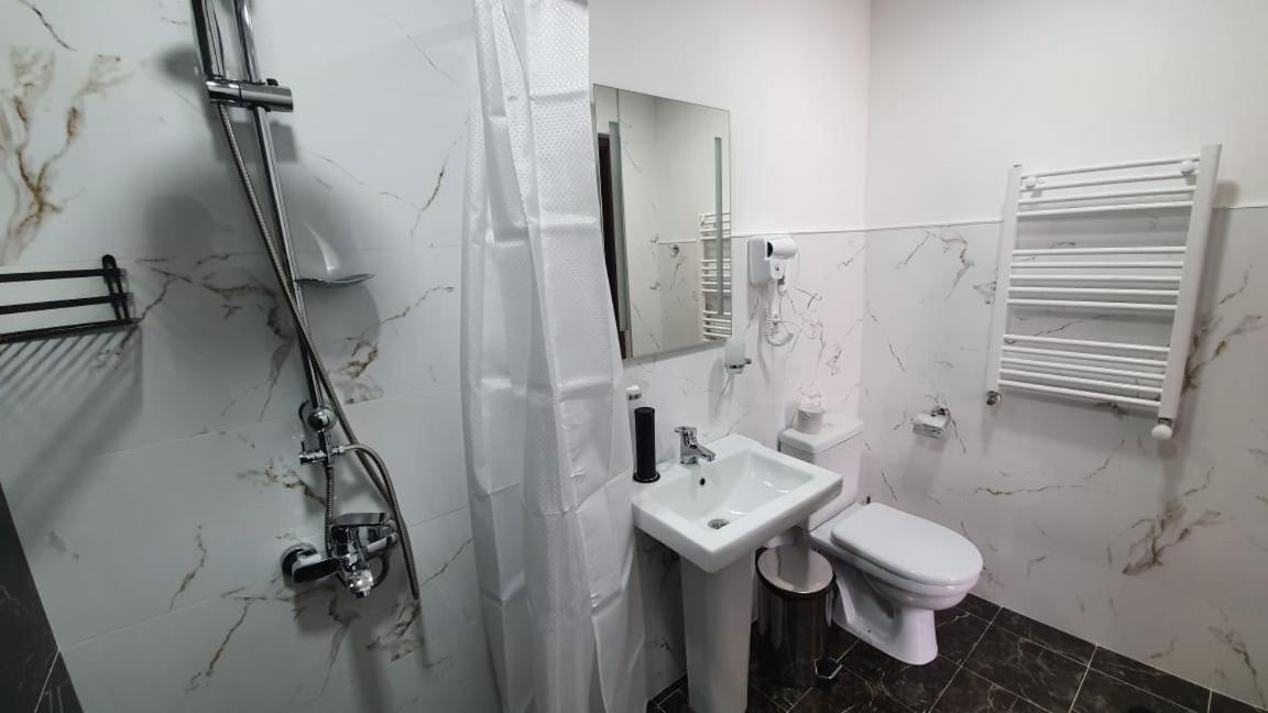 Guest House Sandro Kazbegi Εξωτερικό φωτογραφία