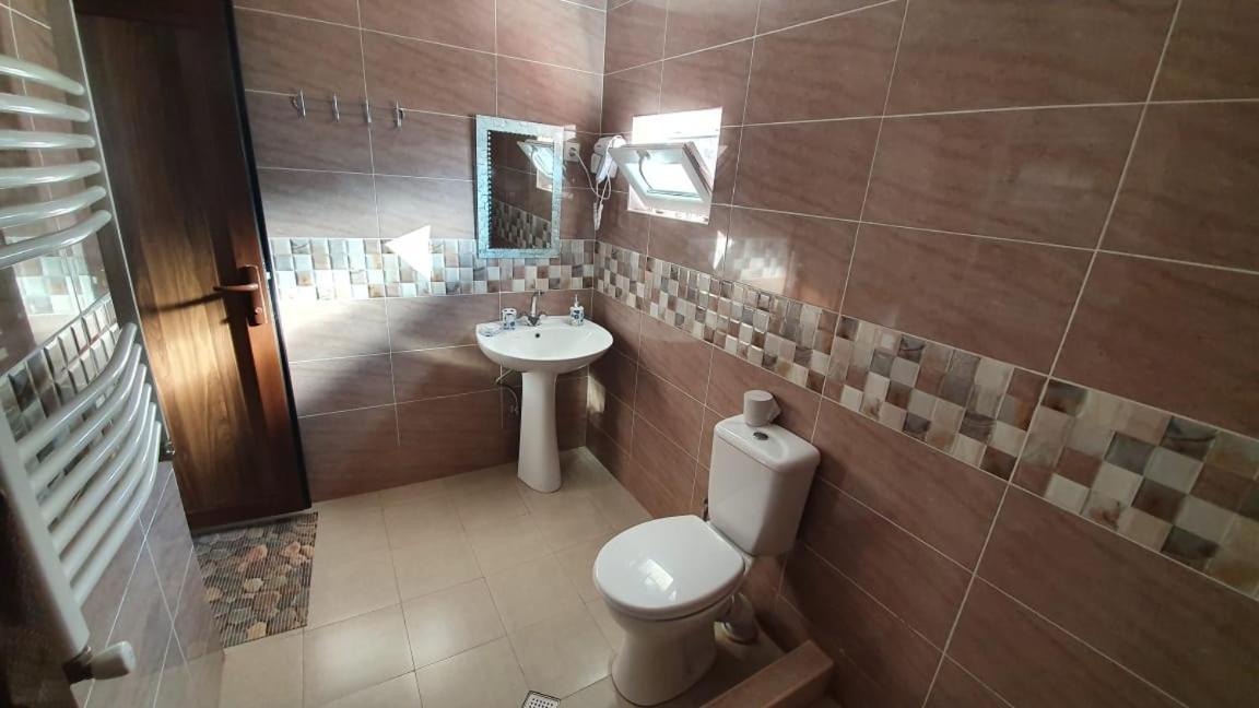 Guest House Sandro Kazbegi Εξωτερικό φωτογραφία