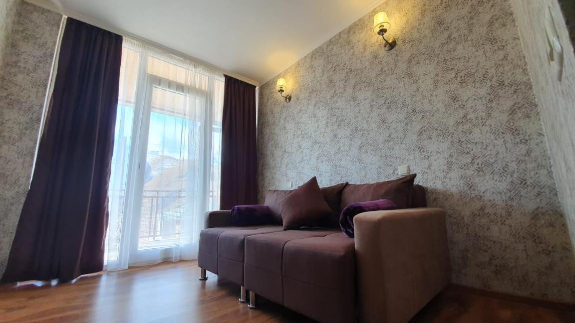 Guest House Sandro Kazbegi Εξωτερικό φωτογραφία