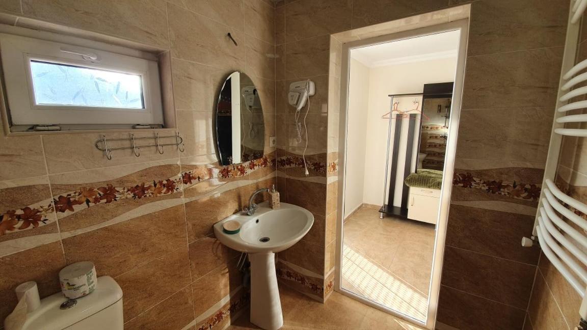 Guest House Sandro Kazbegi Εξωτερικό φωτογραφία