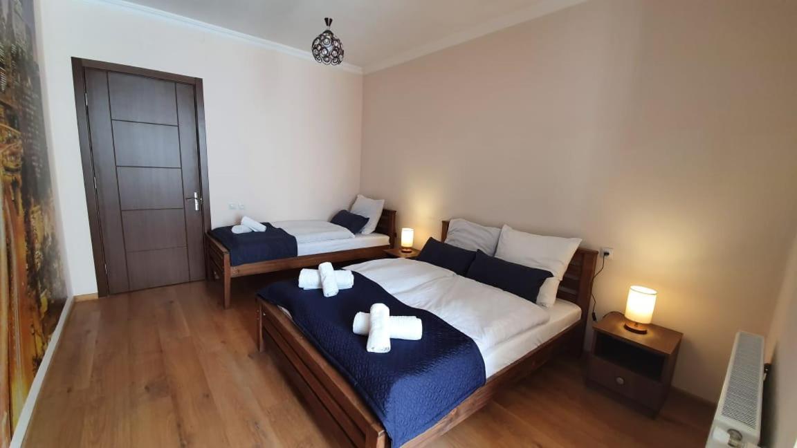 Guest House Sandro Kazbegi Εξωτερικό φωτογραφία