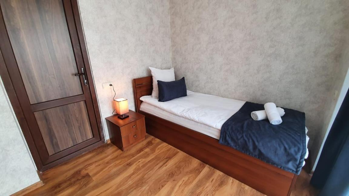 Guest House Sandro Kazbegi Εξωτερικό φωτογραφία