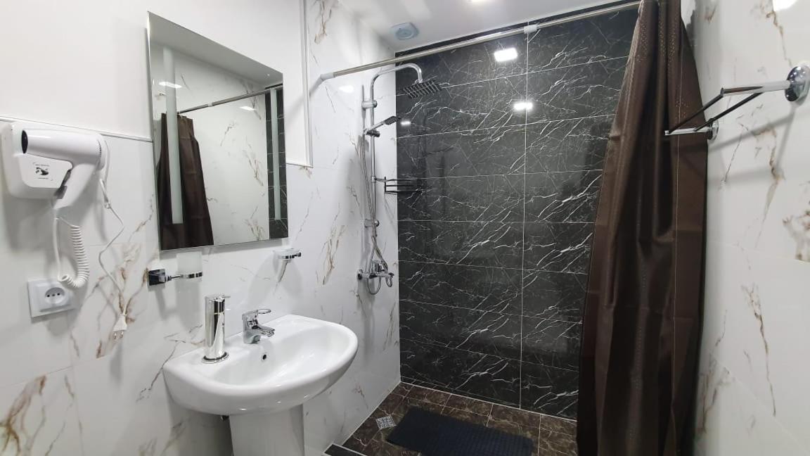 Guest House Sandro Kazbegi Εξωτερικό φωτογραφία